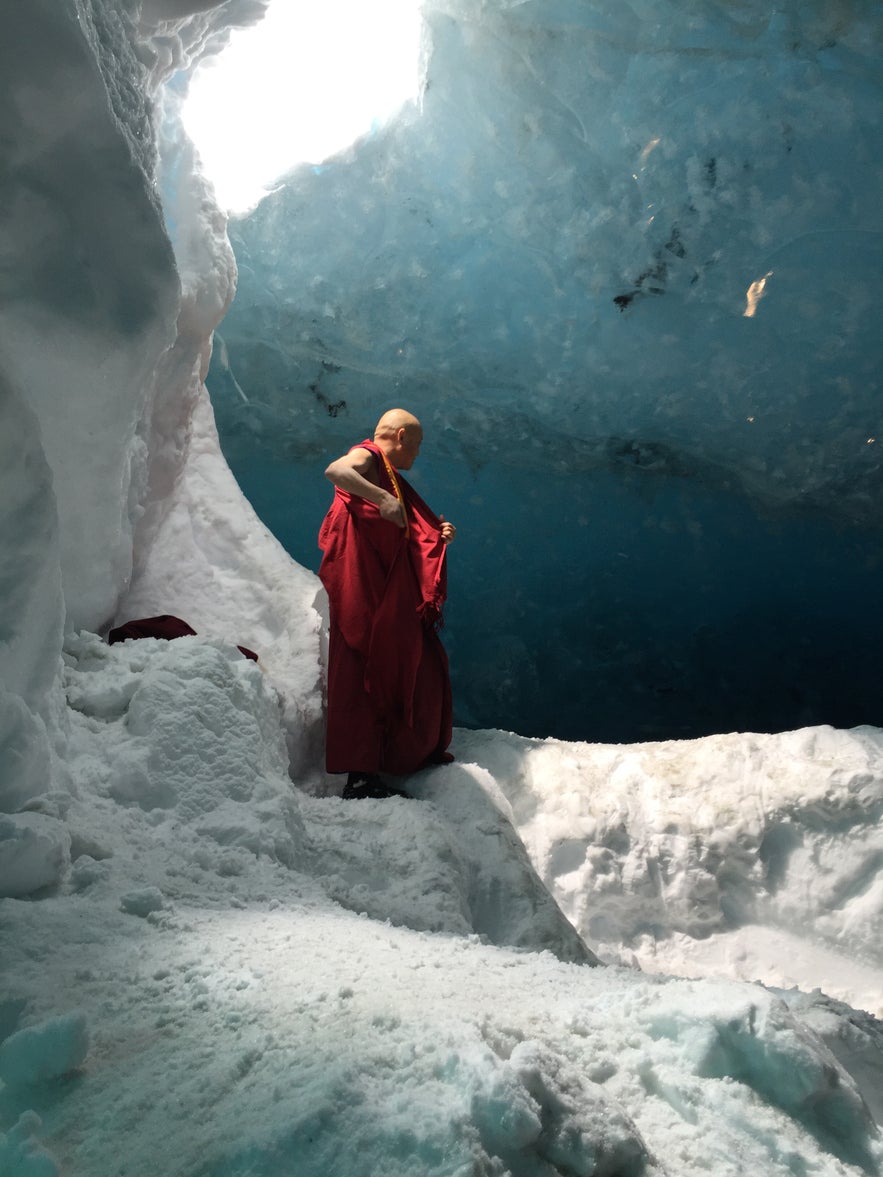 Tour por una Cueva de Hielo