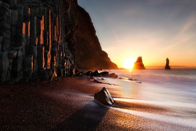 Den magnifika stranden Reynisfjara.