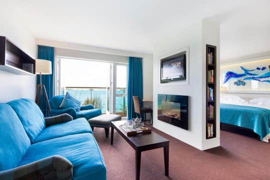 Cliff Hotel