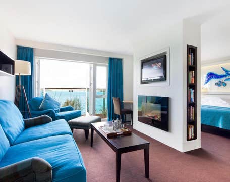 悬崖酒店 | Cliff Hotel