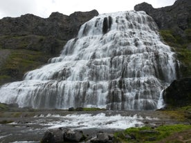 La majestueuse cascade de Dynjandi dans les Fjords de l'Ouest d'Islande