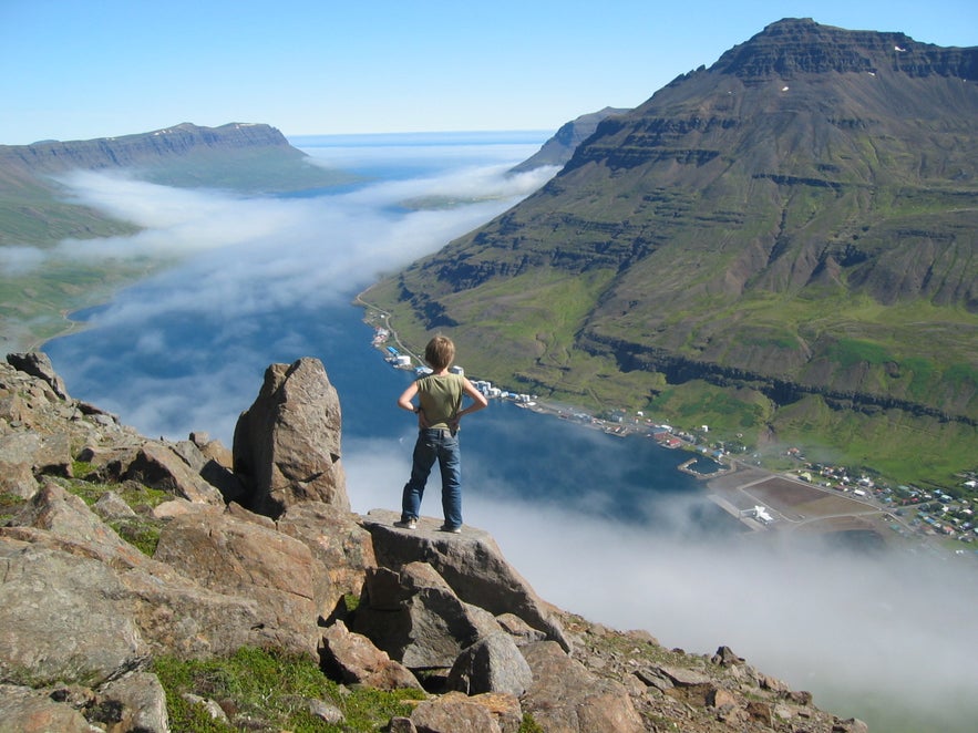 Seyðisfjörður är en liten stad som ligger i en fjord på östra Island