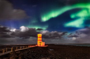 Avec un ciel étoilé, la chasse aux aurores boréales est magique.