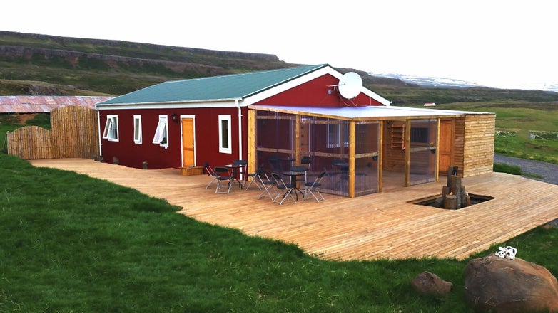 guesthouse-and-deck-surroundin (1).jpg