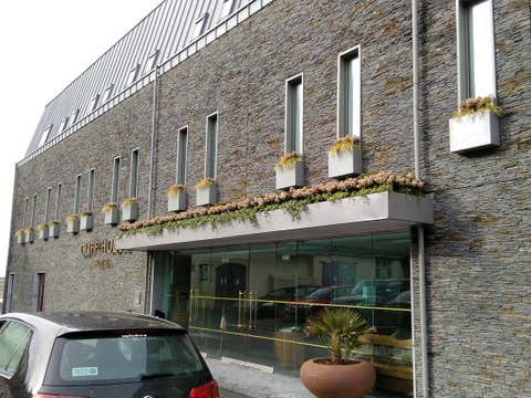 悬崖酒店 | Cliff Hotel