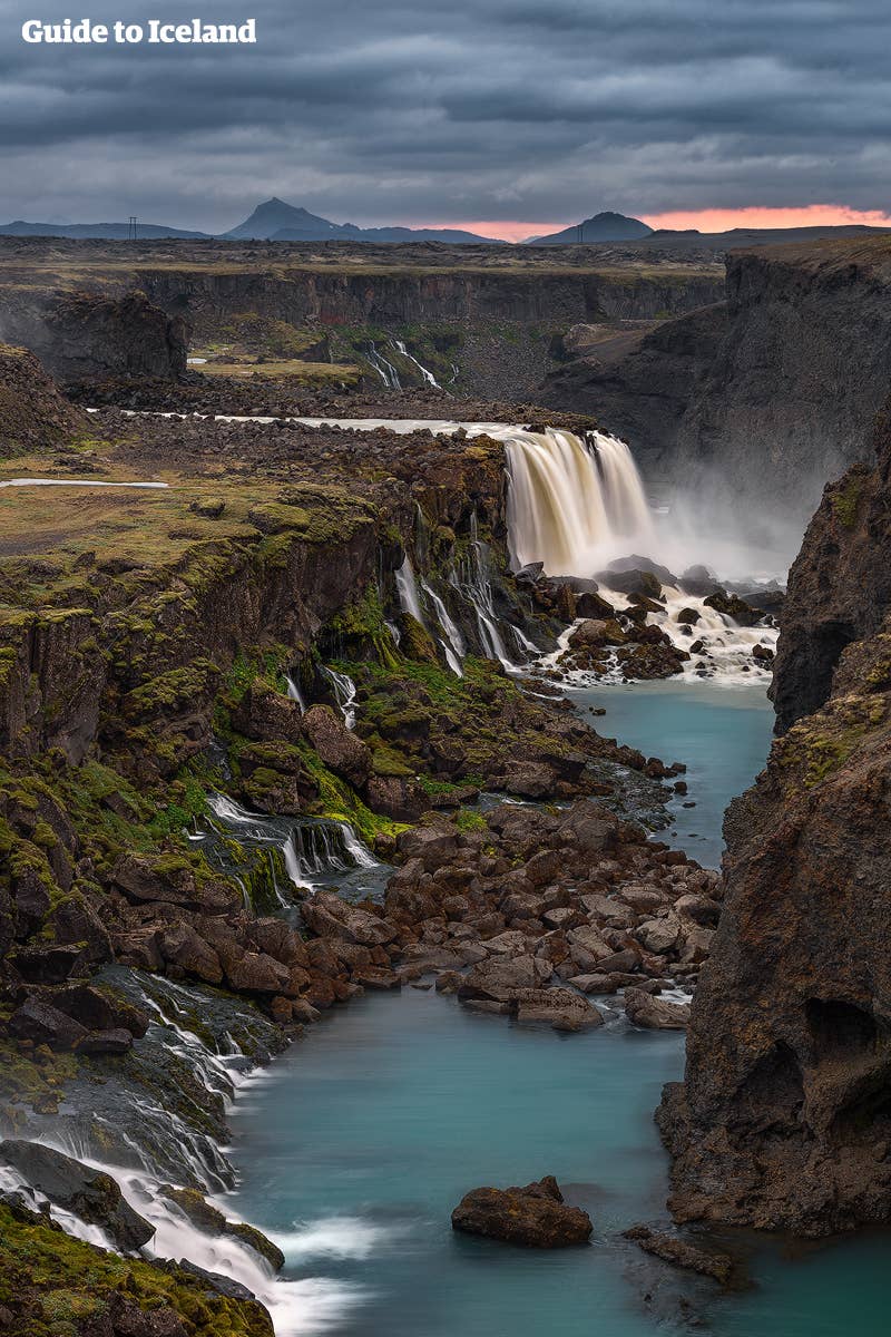 De adembenemende Hrauneyjafoss-waterval in Zuid-IJsland