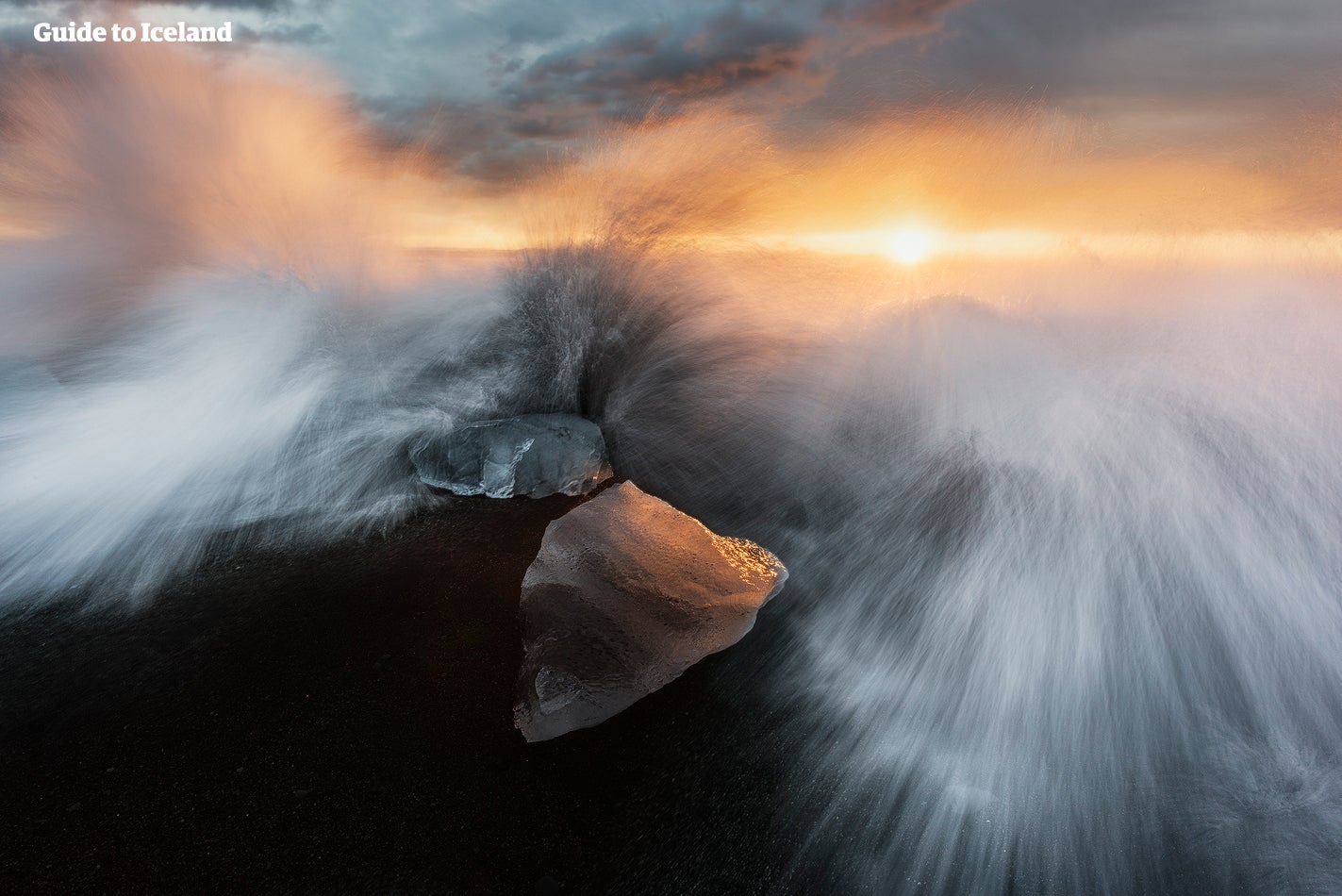 Dramatic impact of the Atlantic waves on the icebergs at the Diamond Beach