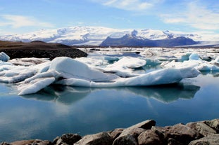 Glacier Lagoon Tour | Small group exploring Jokulsarlon and the Diamond Beach