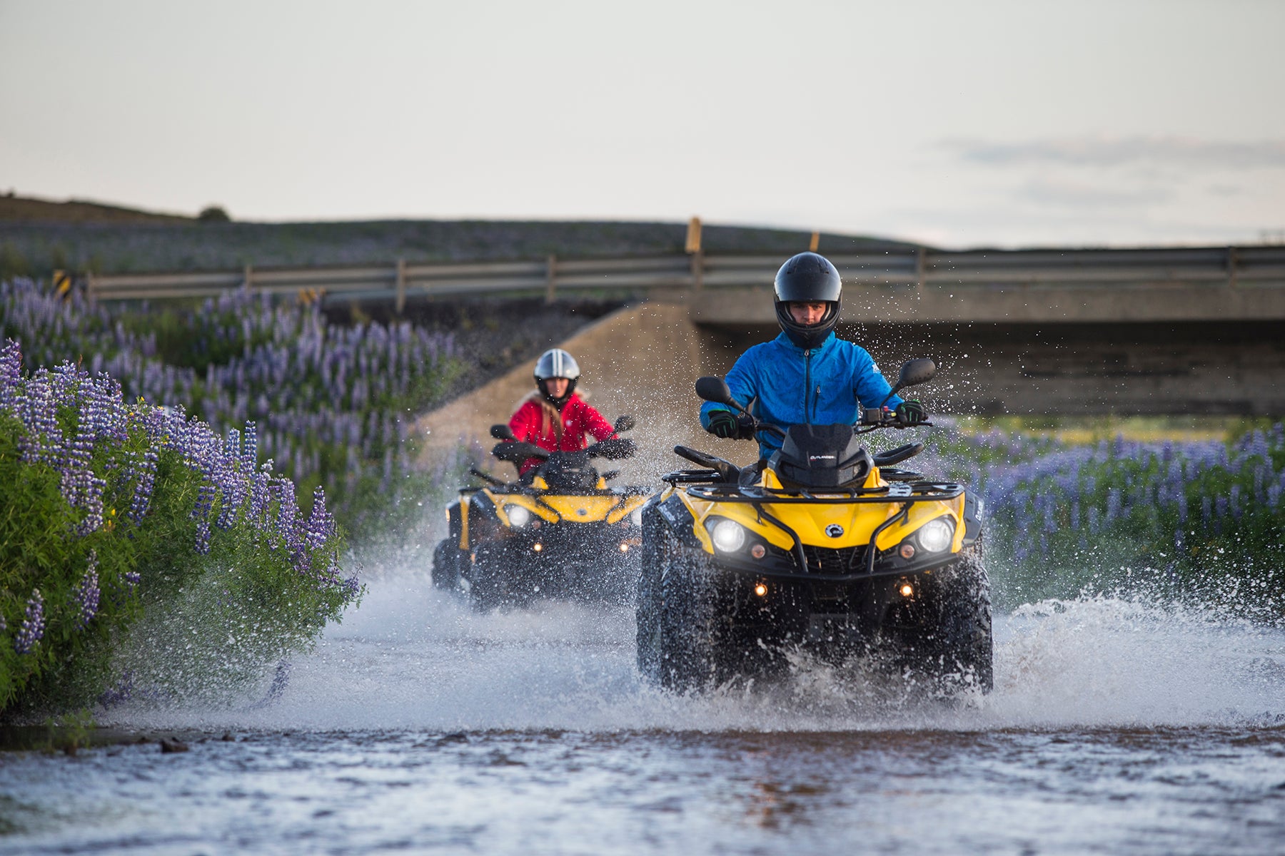Es ist leicht zu verstehen, warum das Fahren eines ATVs so viel Spaß macht.
