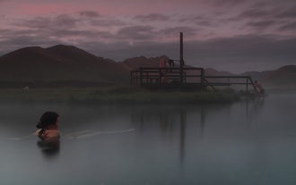 Ein Bad in den warmen Pools von Landmannalaugar ist ein wesentlicher Bestandteil des Reiseerlebnisses.