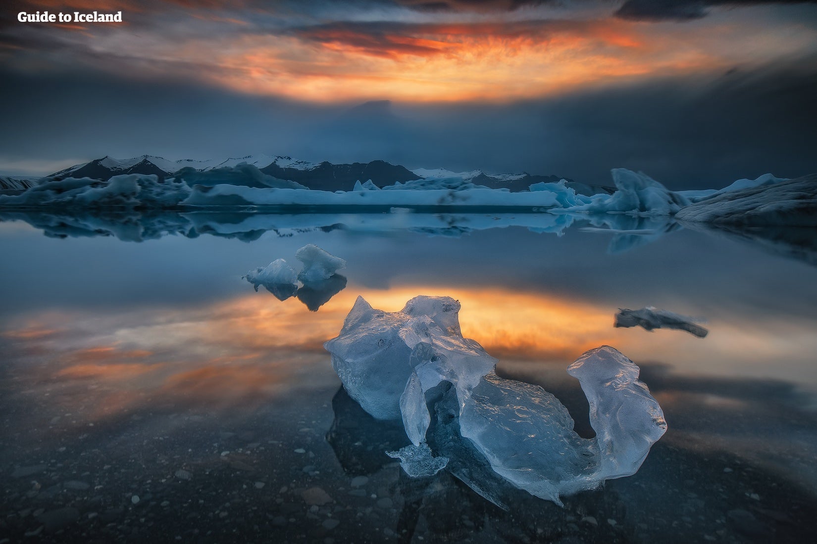 位于冰岛南岸的杰古沙龙冰河湖（Jökulsárlón）