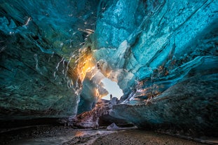 Kun de, der er heldige nok til at besøge Island om vinteren, har mulighed for at udforske en isgrotte.