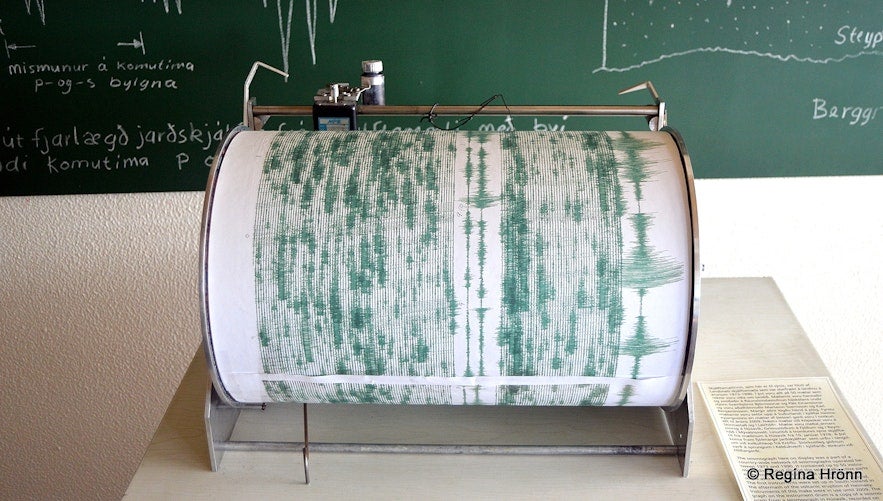 A seismometer at the Earthquake Center in Kopasker 