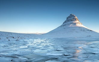 Kirkjufell-berget är fortfarande fantastiskt under vintern.