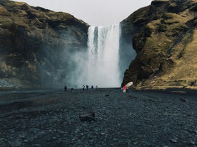 Det mægtige Skógafoss-vandfald er et af Islands mest opsøgte naturattraktioner.