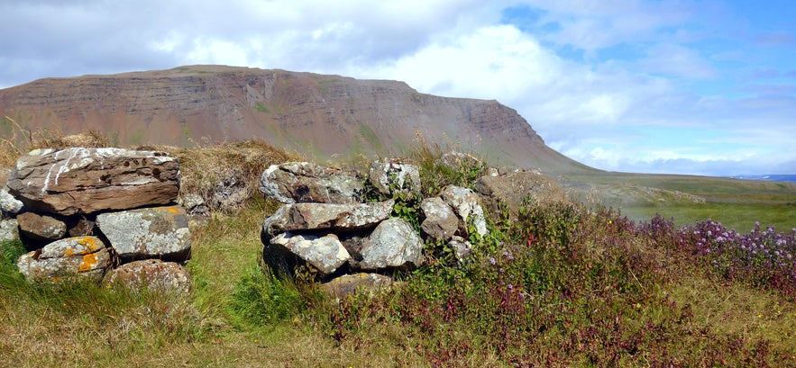 Ruins by Einireykir hot spring at Reykholt