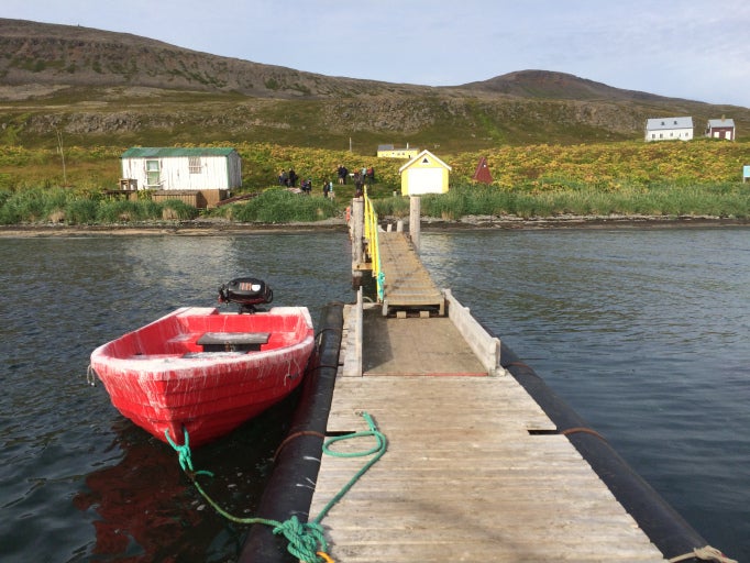 the boat dock at Hesteyri