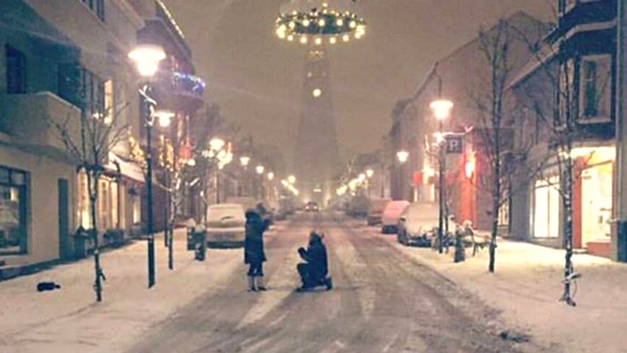 Marriage proposal in front of Hallgrímskirkja, Reykjavik