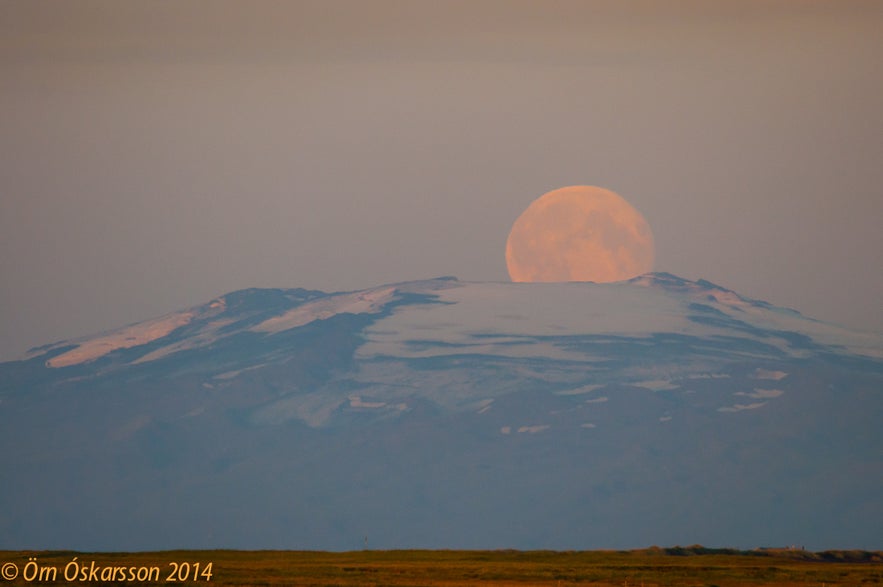 Supermoon in Iceland, picture by Ã–rn Ã“skarsson