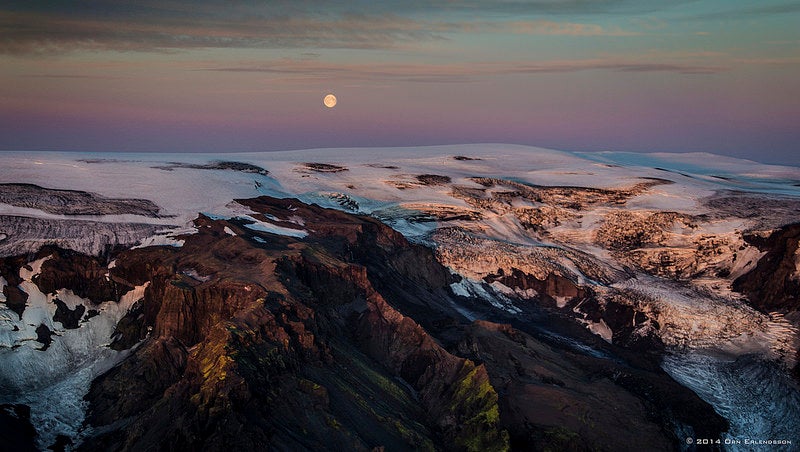 Supermoon over Icelandic glacier, by Ã–rn Erlendsson