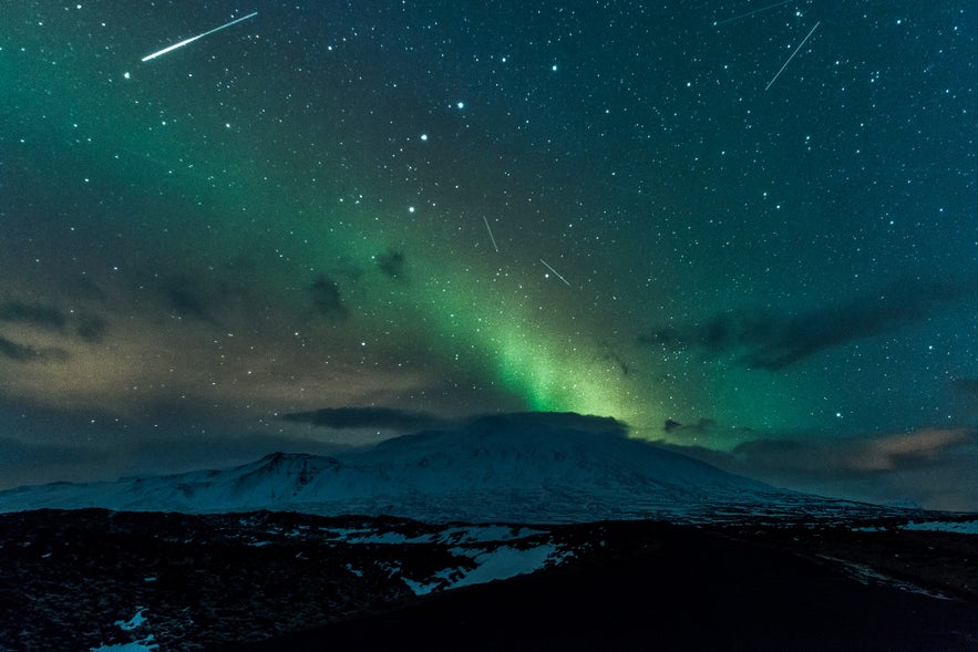 Meteor shower over Snæfellsjökull glacier, by Diana Robinson