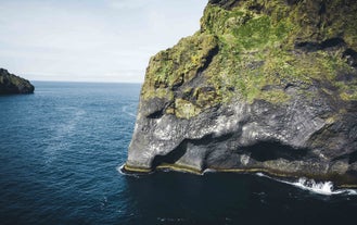 Der Elefantenfelsen auf den Vestmannaeyjar sieht aus der Nähe wunderschön aus.