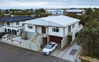 Smart Luxury offers a home-away-from-home in Keflavik with all the amenities you could wish for.