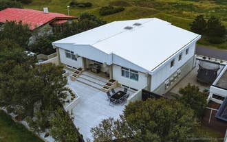 Smart Luxury is een prachtig driekamerappartement in Keflavik.