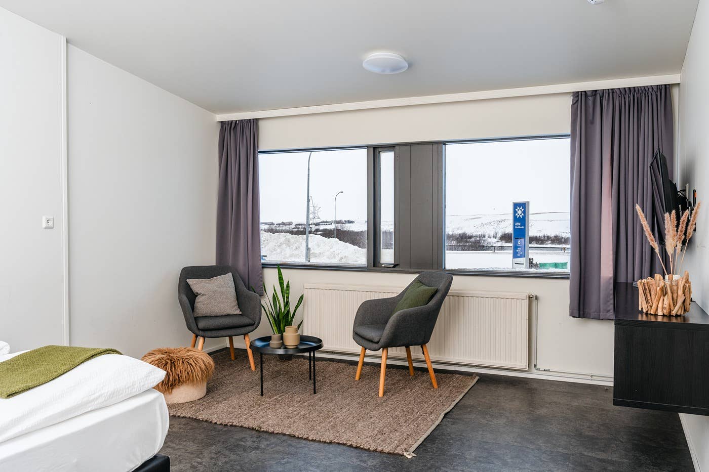 Rooms at Stracta Hotel Mosfell have big windows allowing natural light to enter.