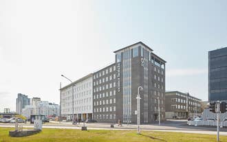 Center Hotels Arnarhvoll boasts an excellent location next to the harbor in central Reykjavik.
