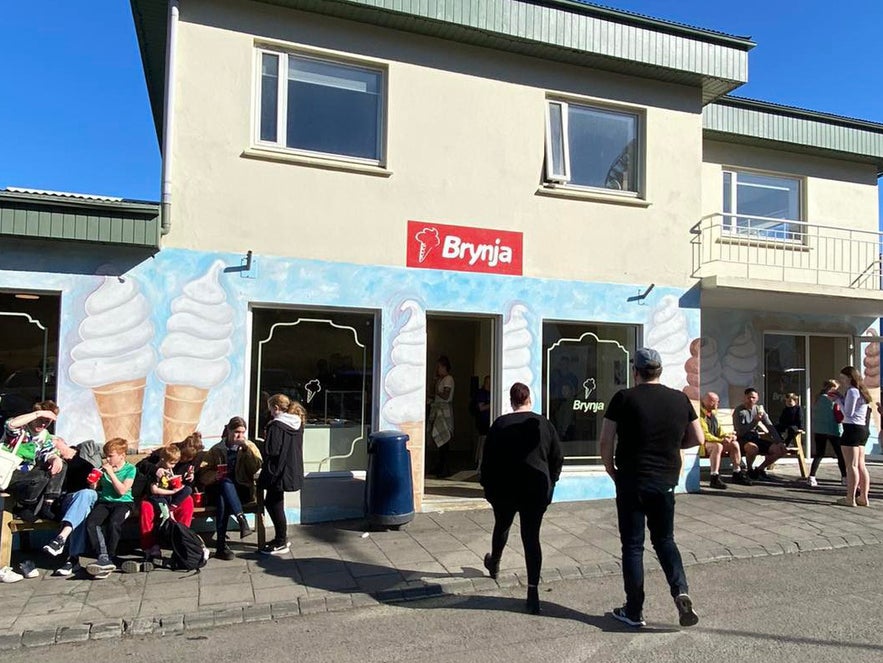 Icelanders adore ice cream Icelanders adore ice cream