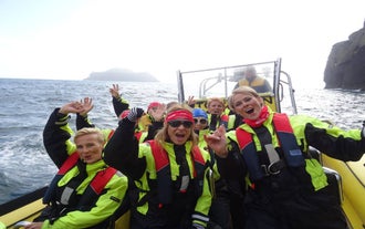 Esta aventura RIB es ideal para grupos de amigos, familias e individuos por igual.