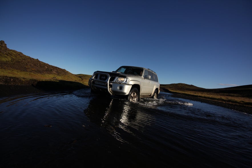 Superjeep-Tour: River crossing