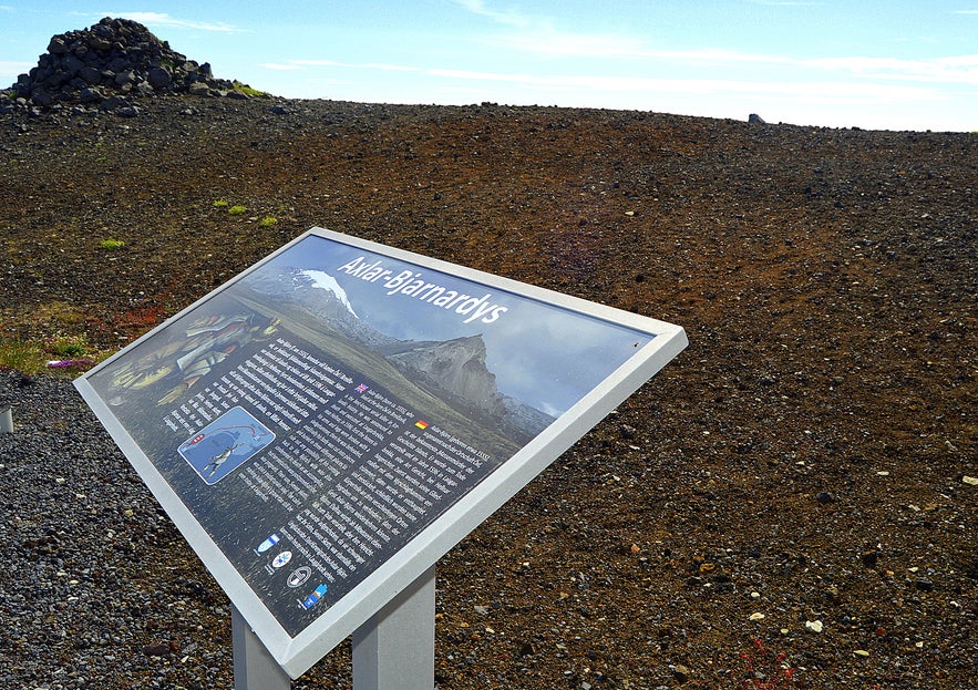 The sign by Axlar-Bjarnar dys burial mound