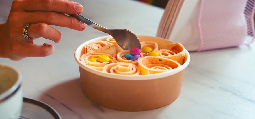 Try the fun rolled ice cream at the Sæta Húsið in Reykjavik Try the fun rolled ice cream at the Sæta Húsið in Reykjavik