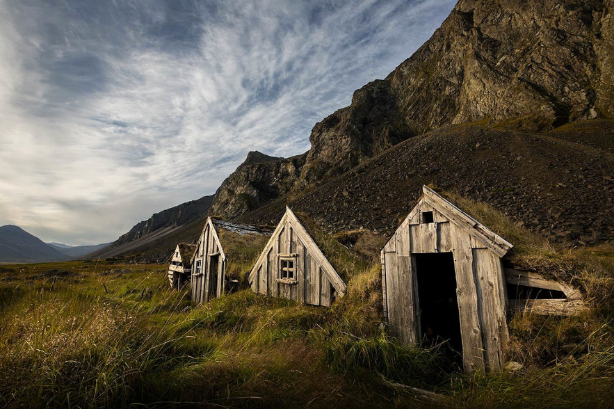 Old Icelandic turf house on Hvalnes, picture by Sandy Gennrich