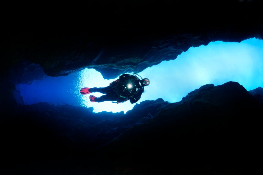 Grotte sous-marine à la fissure de Silfra