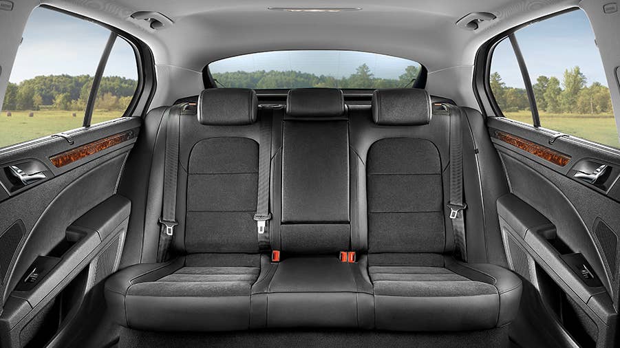 Reservar un traslado privado desde el Aeropuerto Internacional de Keflavik hasta la ciudad de Reikiavik es la forma más segura de comenzar tu experiencia de viaje en Islandia.