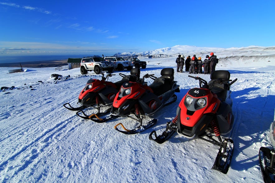 vous pouvez choisir d'être seul ou à 2 sur les motoneiges en Islande