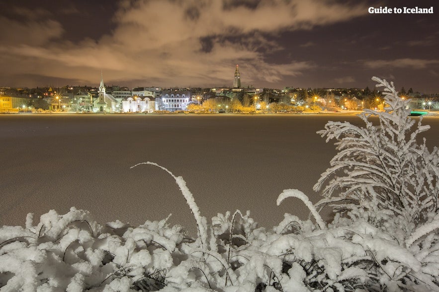 Il existe de nombreux hôtels haut de gamme à Reykjavík, ainsi que de nombreuses auberges abordables.