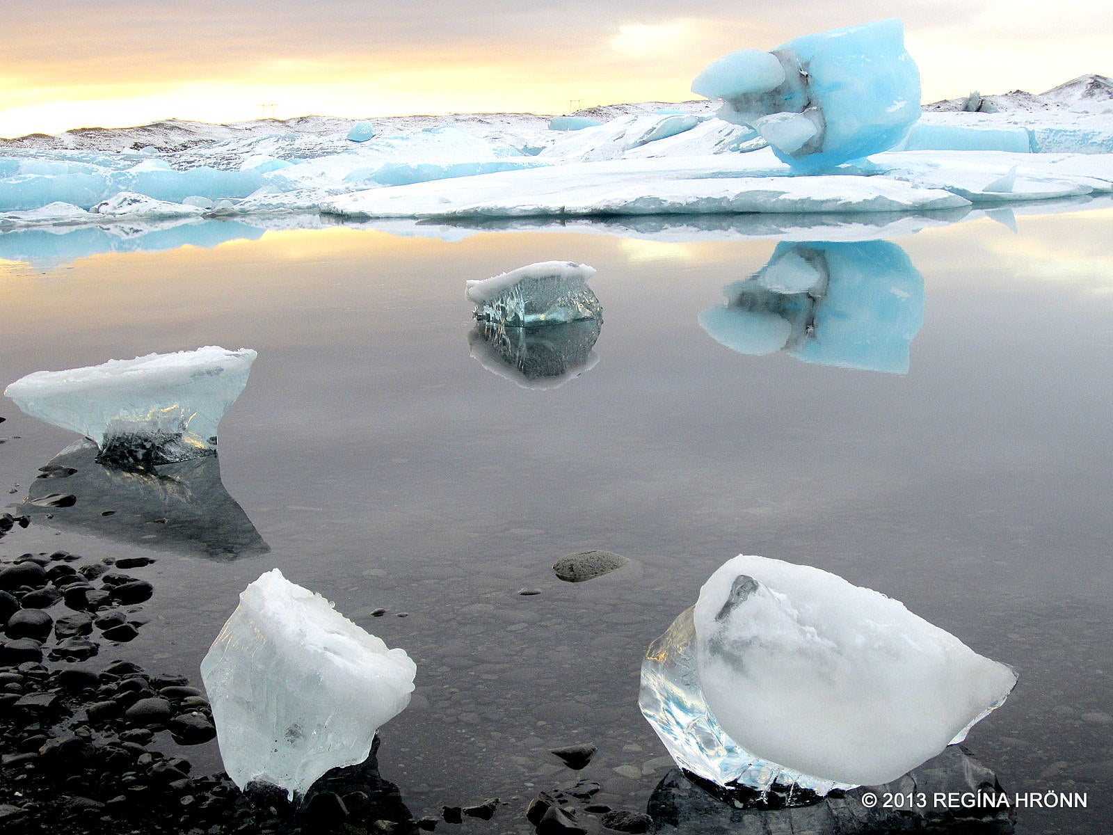 Jökulsárlón Glacial Lagoon and Iceland's sparkling Ice Diamond Beach at Breiðamerkursandur