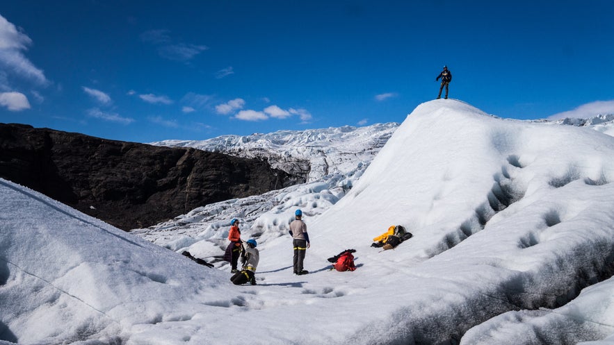 Avec autant de calottes glaciaires dans le pays, il existe de nombreuses façons d'explorer les glaciers islandais.