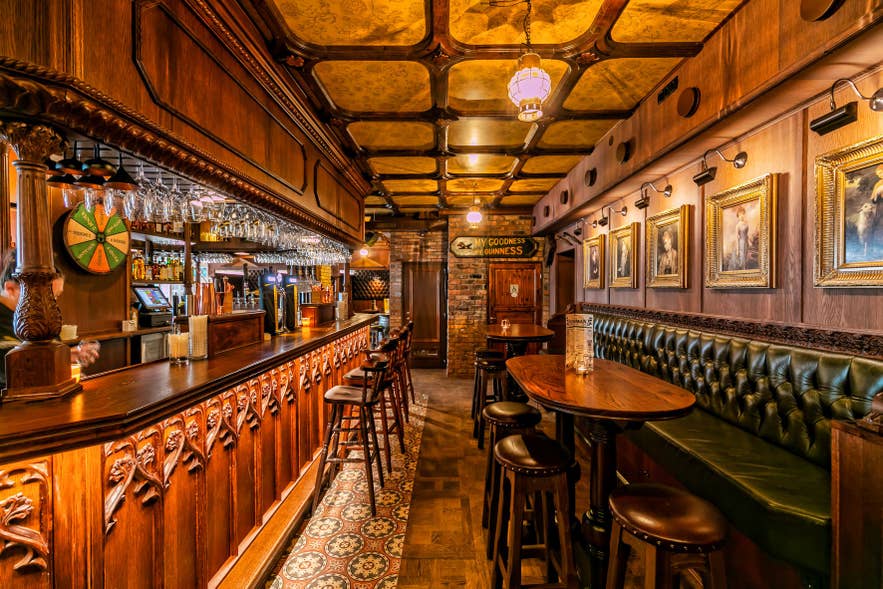 L’interno del pub the Irishman è arredato con gusto e crea un’atmosfera fantastica L’interno del pub the Irishman è arredato con gusto e crea un’atmosfera fantastica