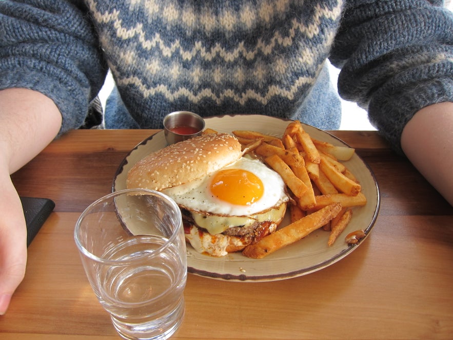 ボリュームのあるエフスティダルルのランチ