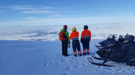 Explore the stunning landscapes of Landmannalaugar on this 2-Day Snowmobiling Tour.