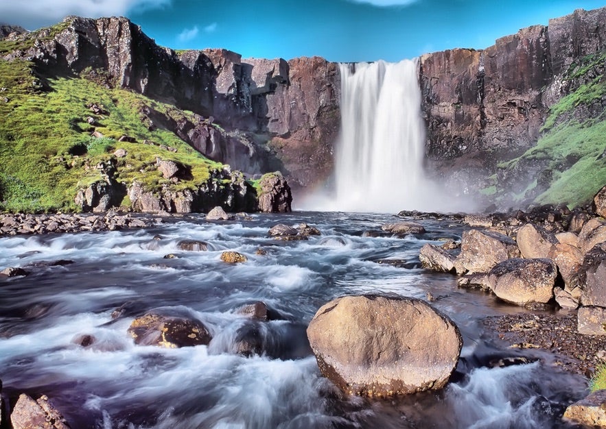 Cascade visible au parc de Thingvellir avant ou après la plongée à Silfra