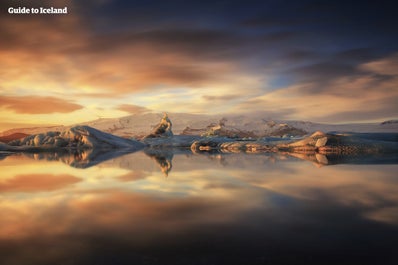 Jokulsarlon es una laguna glaciar que atrae a decenas de miles de visitantes a Islandia, lo cual da una idea de lo que uno puede esperarse encontrar en Groenlandia.