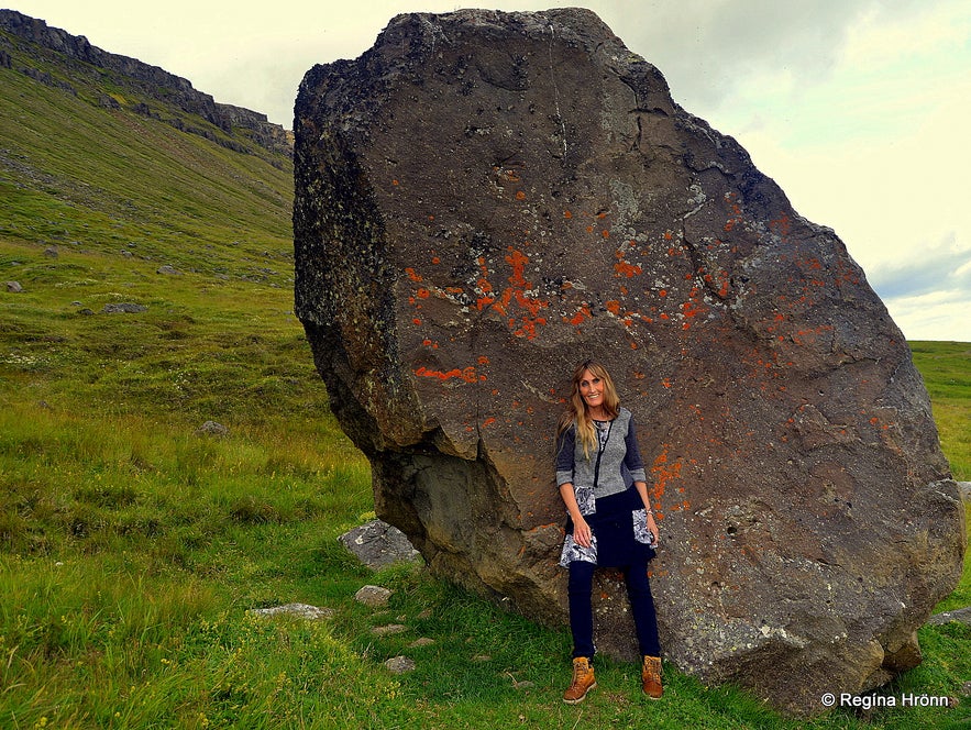 Álfkonusteinninn á Bustarfelli - Elf-rock at Bustarfell