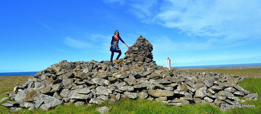 Regína by Þorgeirsdys burial mound at Hraunhafnartangi NE-Iceland