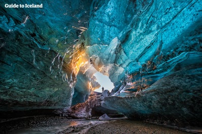 Den överjordiska insidan av en av Islands glaciärer.